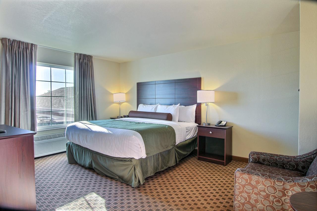 Cobblestone Hotel & Suites - Mccook Exterior photo