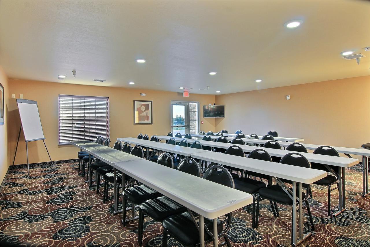 Cobblestone Hotel & Suites - Mccook Exterior photo