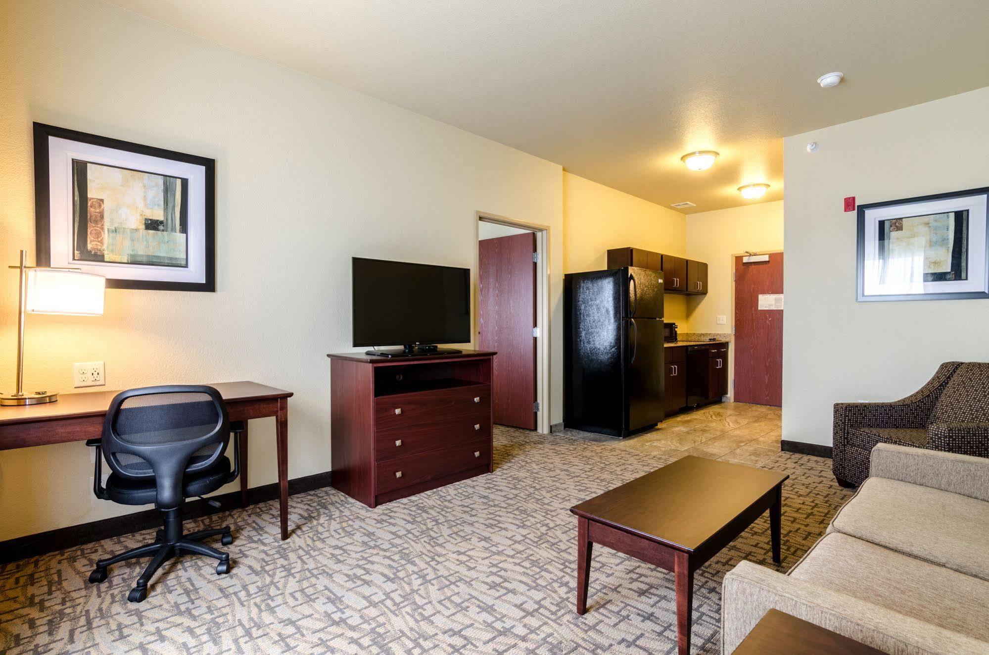 Cobblestone Hotel & Suites - Mccook Exterior photo