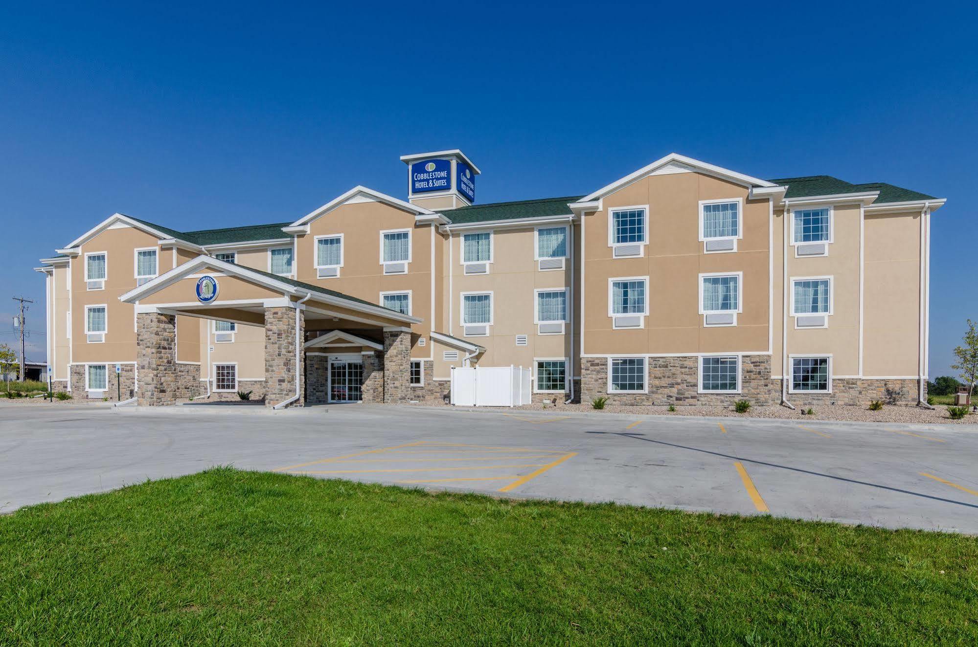 Cobblestone Hotel & Suites - Mccook Exterior photo