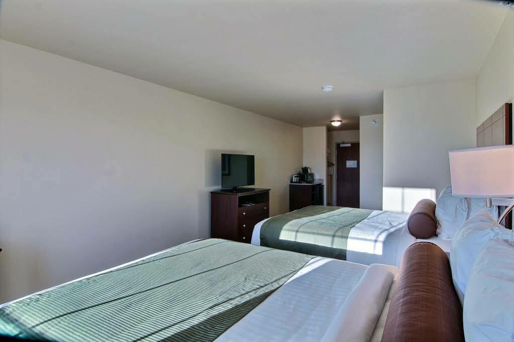 Cobblestone Hotel & Suites - Mccook Exterior photo
